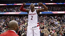 John Wall z Washingtonu se raduje ze své vítězné trefy proti Bostonu. John Wall z Washingtonu se raduje ze své vítězné trefy proti Bostonu.