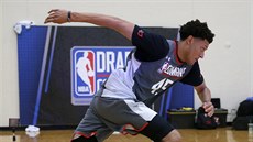 Justin Jackson bhem NBA Draft Combine v roli sprintera.