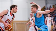 Samuel Faifr (vlevo) z Hradce Králové v souboji s Petrem Dokoupilem z... Samuel Faifr (vlevo) z Hradce Králové v souboji s Petrem Dokoupilem z...