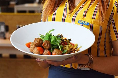 Masové koule v restauraci védského nábytkáského gigantu Ikea (ilustraní...