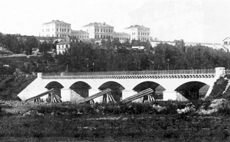 Pohled na chebský most z roku 1869 a Horní nádraí z roku 1870 (snímek je z...