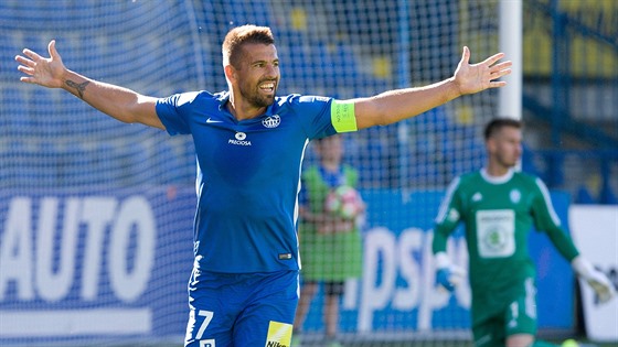 Liberecký útoník Milan Baro slaví gól v utkání proti Mladé Boleslavi.