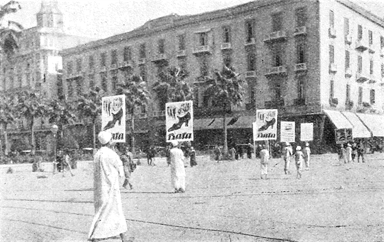 ivá reklama na boty Baa v egyptské Alexandrii na snímku z roku 1927.