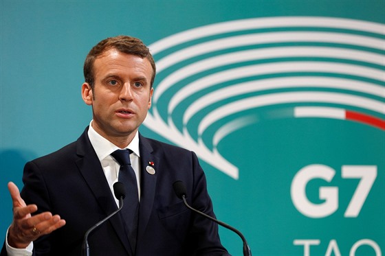 Francouzský prezident Emmanuel Macron na summitu G7 v italské Taormin (27....