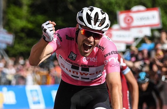 Tom Dumoulin se raduje z vhry ve 14. etap Gira.