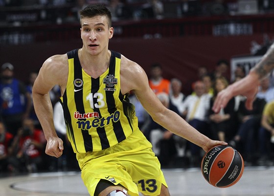 Bogdan Bogdanovi z Fenerbahce v euroligovém finále