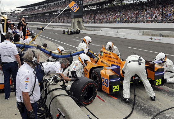 Fernando Alonso bhem závodu Indianapolis 500