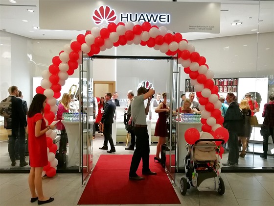Otevení znakového obchodu Huawei v Praze na Národní tíd