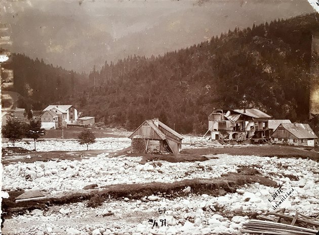 pindlerv mlýn po niivé povodni, jak jej zachytil fotograf dne 30. ervence...