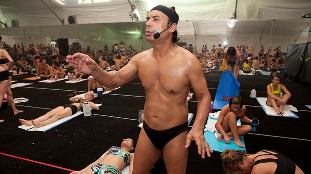 Bikram Choudhury, zakladatel bikram jógy. Bikram Choudhury, zakladatel bikram jógy.