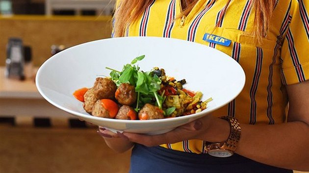 Masové koule v restauraci švédského nábytkářského gigantu Ikea (ilustrační... Masové koule v restauraci švédského nábytkářského gigantu Ikea (ilustrační...