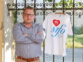 Odborář Vojtěch Pospíšil s tričkem, v němž chce část olomouckých filharmoniků... Odborář Vojtěch Pospíšil s tričkem, v němž chce část olomouckých filharmoniků...