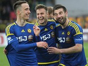 Jihlavští fotbalisté slaví gól proti Příbrami. Jihlavští fotbalisté slaví gól proti Příbrami.