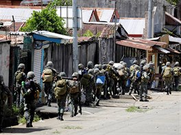 Vojci ve mst Marawi, kde zu boje s islamisty. (29.5. 2017)