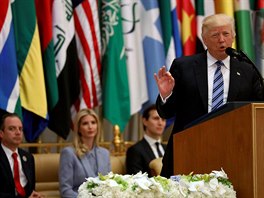 Donald Trump pi projevu na summitu v Rijádu (21. kvtna 2017).