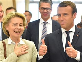 Nmeck ministryn obrany Ursula von der Leyen, francouzsk prezident Emmanuel...