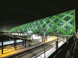 Nadzemní tunel. Nákupní centrum v polské Poznani, nominace MIPIM Awards 2014,...