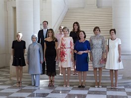 První dáma Francie Brigitte Macronová, manelka tureckého prezidenta Emine...