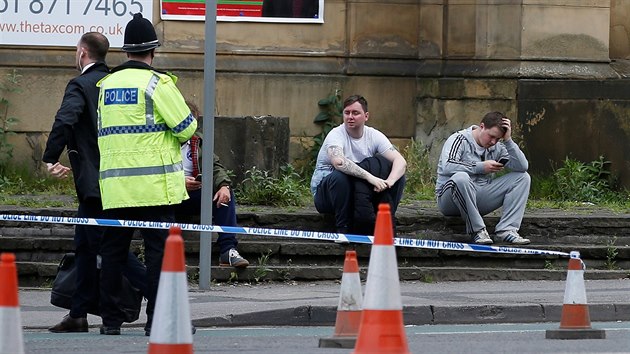 Okol Manchester Arny den po teroristickm toku (23. kvtna 2017)