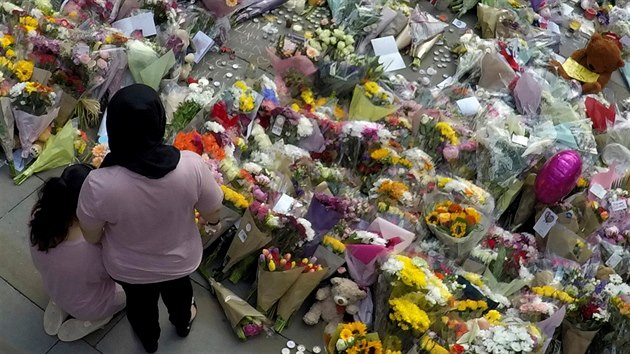 Britnie truchl za obti teroristickho toku v Manchesteru (26. kvtna 2017)