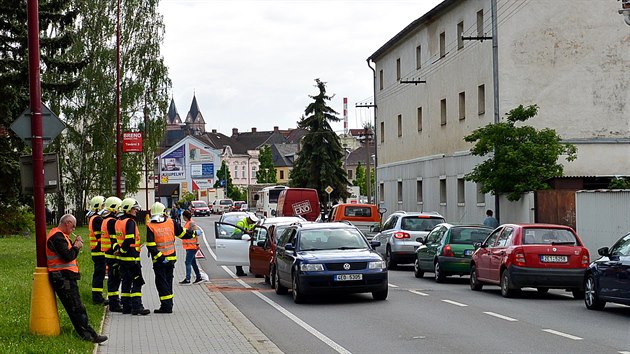 Srka t aut zkomplikovala dopravu ve Svitavch. (25. 5. 2017)