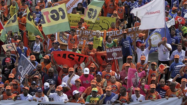 V Brazlii vypukly protesty proti prezidentovi Michelu Temerovi, kter je spojovn s korupnm skandlem (24. kvtna 2017).