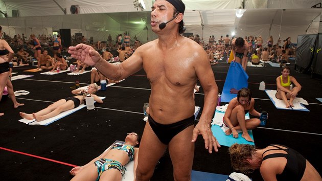 Bikram Choudhury, zakladatel bikram jgy.