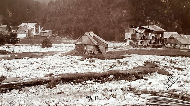pindlerv mln po niiv povodni, jak jej zachytil fotograf dne 30. ervence 1897