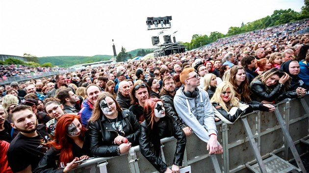 Na sobotn koncert skupiny Kiss na brnnskm vstaviti dorazilo 25 tisc fanouk. Odmnou jim byla tradin velkolep show.
