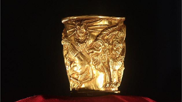 Lidsk i zvec figury ve zlat mly symbolizovat moc a ambice Alexandra Velikho. Nyn je jeho pohr vystaven na zmku ve Valticch.