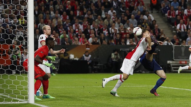 Henrik Mhhitarjan z Manchesteru United nenpadnou stelou zdy k brn stl druh gl tmu ve finle Evropsk ligy proti Ajaxu.
