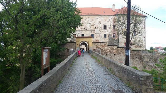 Stavebnci zaali s opravou mostu, po nm vede jedin pstupov cesta do ledeskho hradu. Prce budou trvat nejmn do poloviny ptho roku a budou stt vce ne 5 milion korun.