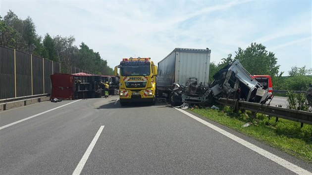 Nehoda na 55. kilometru D1 ve smru na Prahu (22.5.2017).