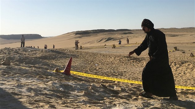 Neznm stelci zatoili v Egypt na koptsk kesany, kte cestovali do kltera Svatho Samuela (26. kvtna 2017).