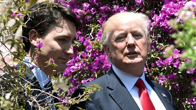 Kanadsk premir Justin Trudeau s americkm prezidentem Donaldem Trumpem na summitu G7 v italsk Taormin (27. kvtna 2017).