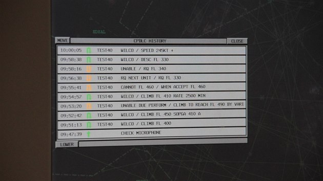 dc si me vyvolat celou historii komunikace s letem. Zelen ipky oznauj pokyny, kter letadlo potvrdilo a provedlo (WILCO), oranov jsou ty pokyny, kter byly zamtnuty (CANNOT i UNABLE). ipky naznauj, zda se jednalo o pokyn dicho (ipka odspod), nebo o dost pilota (ipka odshora).