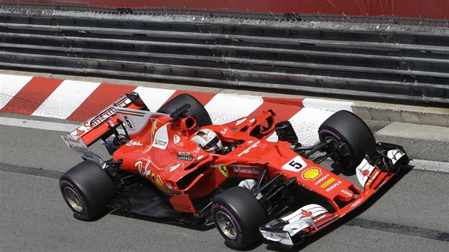 Sebastian Vettel na trati Velk ceny Monaka