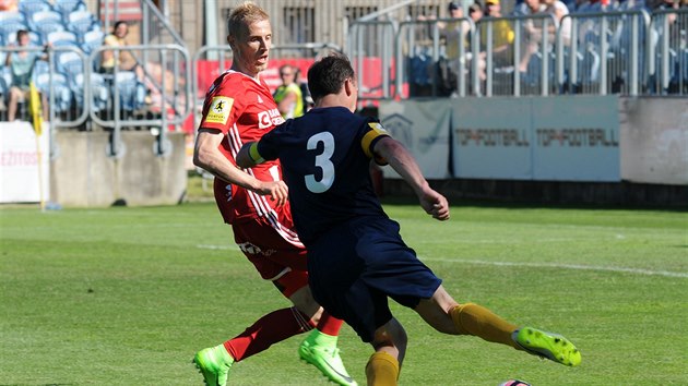 Opavsk obrnce Zdenk Pospch se tla do zakonen v utkn proti Olomouci.