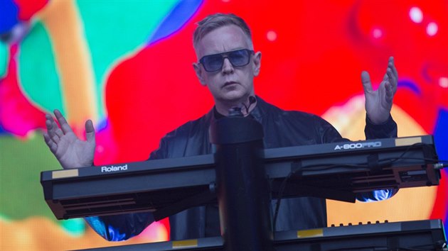 Andy Fletcher bhem prask zastvky Depeche Mode v rmci jejich Global Spirit Tour (24. kvtna 2017)