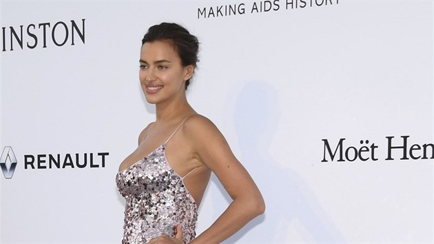 Irina aikov na amfAR Charity Gala (Antibes, 25. kvtna 2017)