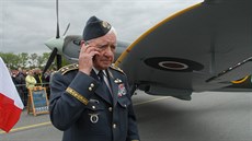 Generál Emil Boček na Dni otevřených dveří na letecké základně v Čáslavi Generál Emil Boček na Dni otevřených dveří na letecké základně v Čáslavi
