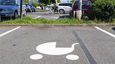 Většina velkých obchodních domů v Pardubicích nabízí zákazníkům, kteří přijedou... Většina velkých obchodních domů v Pardubicích nabízí zákazníkům, kteří přijedou...