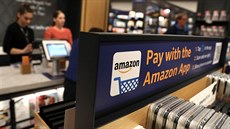 V newyorském obchodě Amazon Go nelze platit hotově. Členové klubu platí pomocí... V newyorském obchodě Amazon Go nelze platit hotově. Členové klubu platí pomocí...