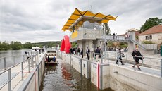 Na hnvkovickém jezu u Týna nad Vltavou oteveli novou plavební komoru.