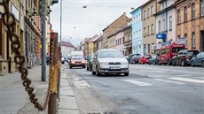 Po Budějovické ulici přijíždějí auta do historického centra Tábora. Silnice tu... Po Budějovické ulici přijíždějí auta do historického centra Tábora. Silnice tu...