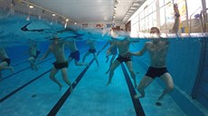 Součástí prověrky je i plavání za ztížených podmínek. Součástí prověrky je i plavání za ztížených podmínek.