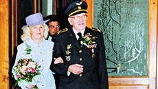 Snímek ze svatby Josefa a Marie Balejkových, brali se v 90. letech. Snímek ze svatby Josefa a Marie Balejkových, brali se v 90. letech.