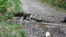 Cestu k chatě Švýcárna v Jeseníkách čeká oprava a nový povrch, místy je totiž... Cestu k chatě Švýcárna v Jeseníkách čeká oprava a nový povrch, místy je totiž...