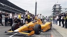 Fernando Alonso po první části kvalifikace Indianapolis 500 Fernando Alonso po první části kvalifikace Indianapolis 500