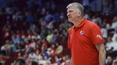 Trenér českých basketbalistek Ivan Beneš prožívá zápas s Lotyšskem. Trenér českých basketbalistek Ivan Beneš prožívá zápas s Lotyšskem.